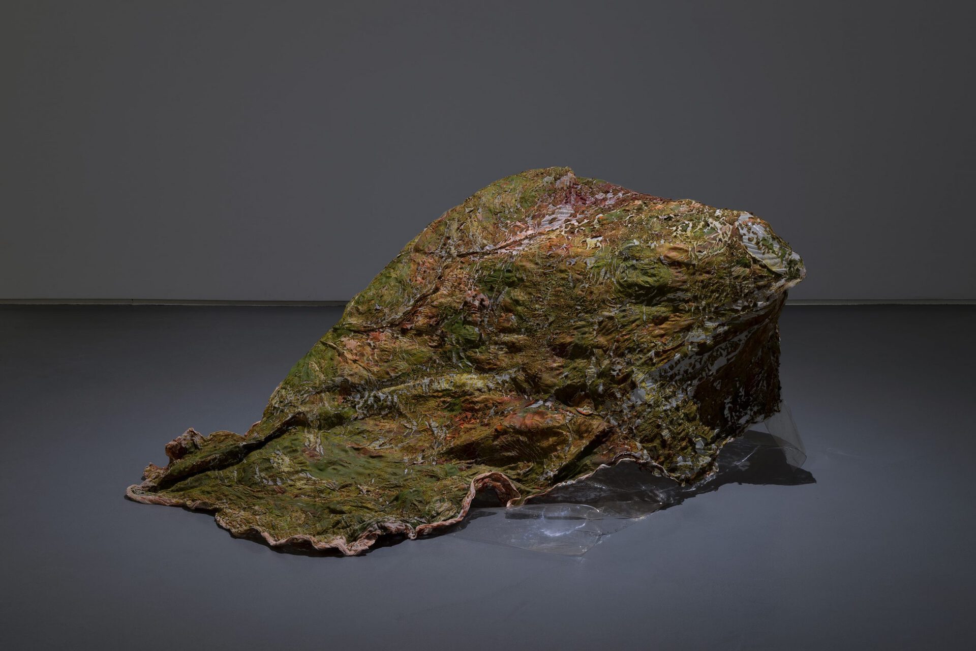 Wagehe Raufi, blob, 2019. Thermoplastic material, textiles, pigment, ink, agar-agar, water-retaining granules. 75 × 130 × 160 cm (29.5 × 51.2 × 63 in)