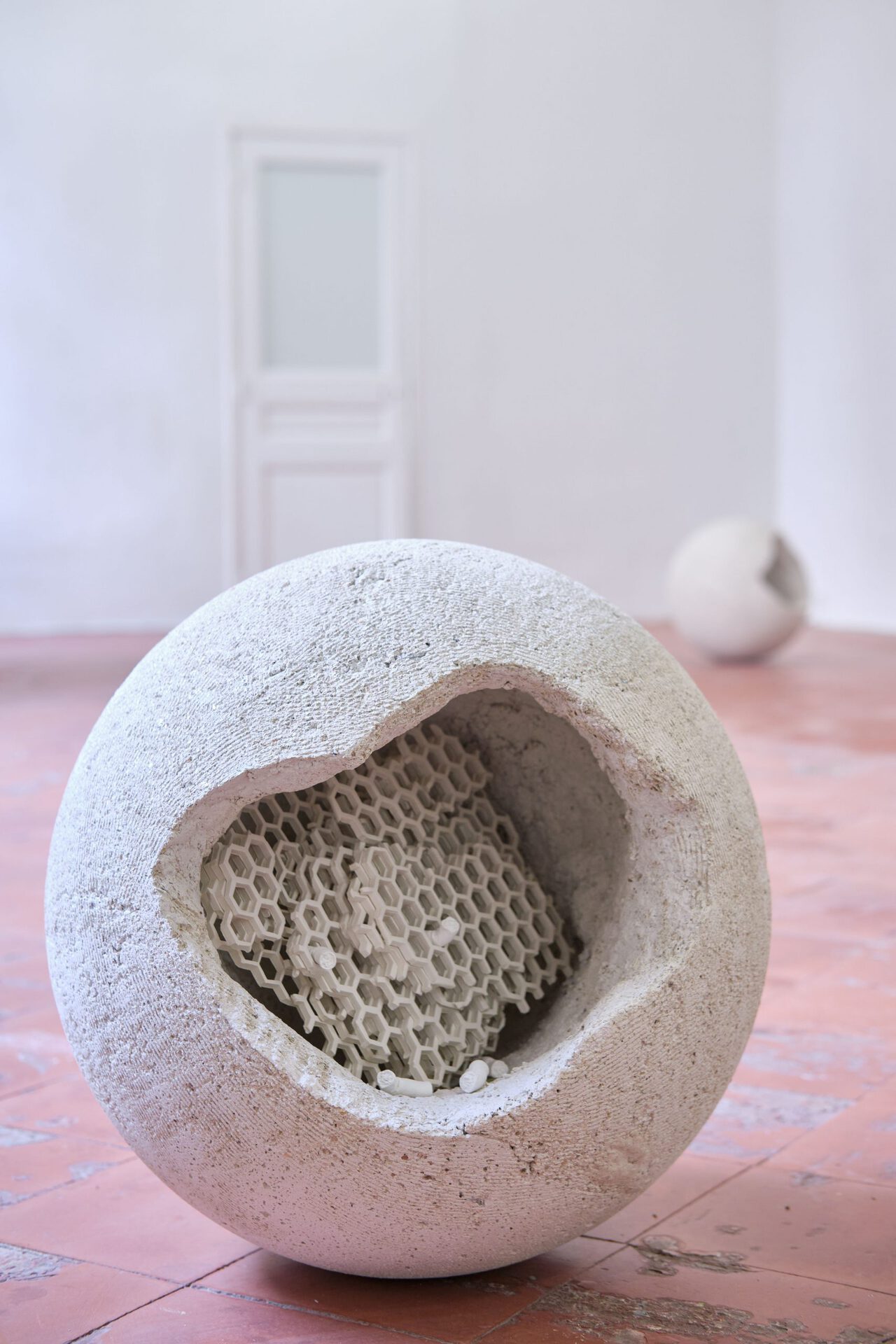 La termitière future, 2021, two spheres made of reconstituted stone, 50 x 50 cm