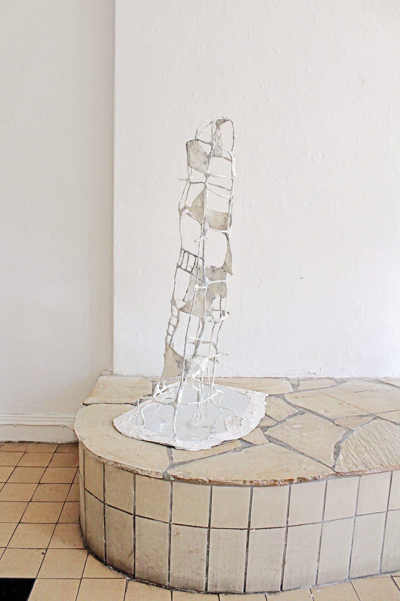 Anna Bochkova, Space Craft, 2021, 130x40x60cm wire, paper, aluminium, plaster