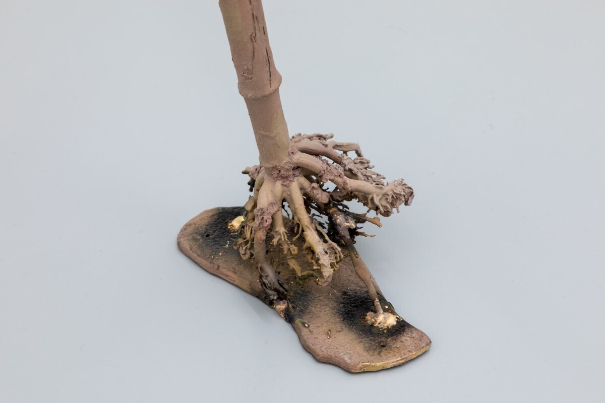 Luca Francesconi, Xenoestrogeno, 2021, bronze, 165 x 65 x 30 cm