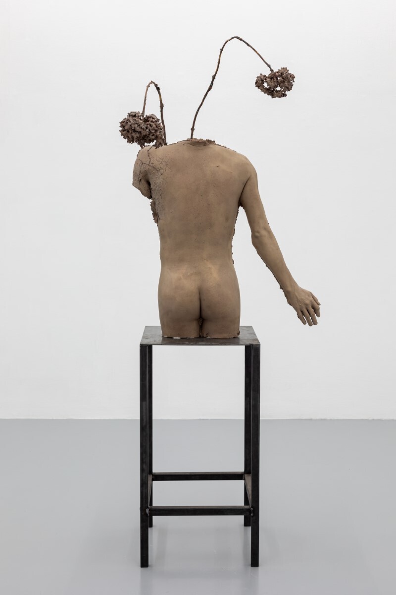 Luca Francesconi, Huacatay 1992, 2021, bronze, iron, 195 x 85 x 75 cm