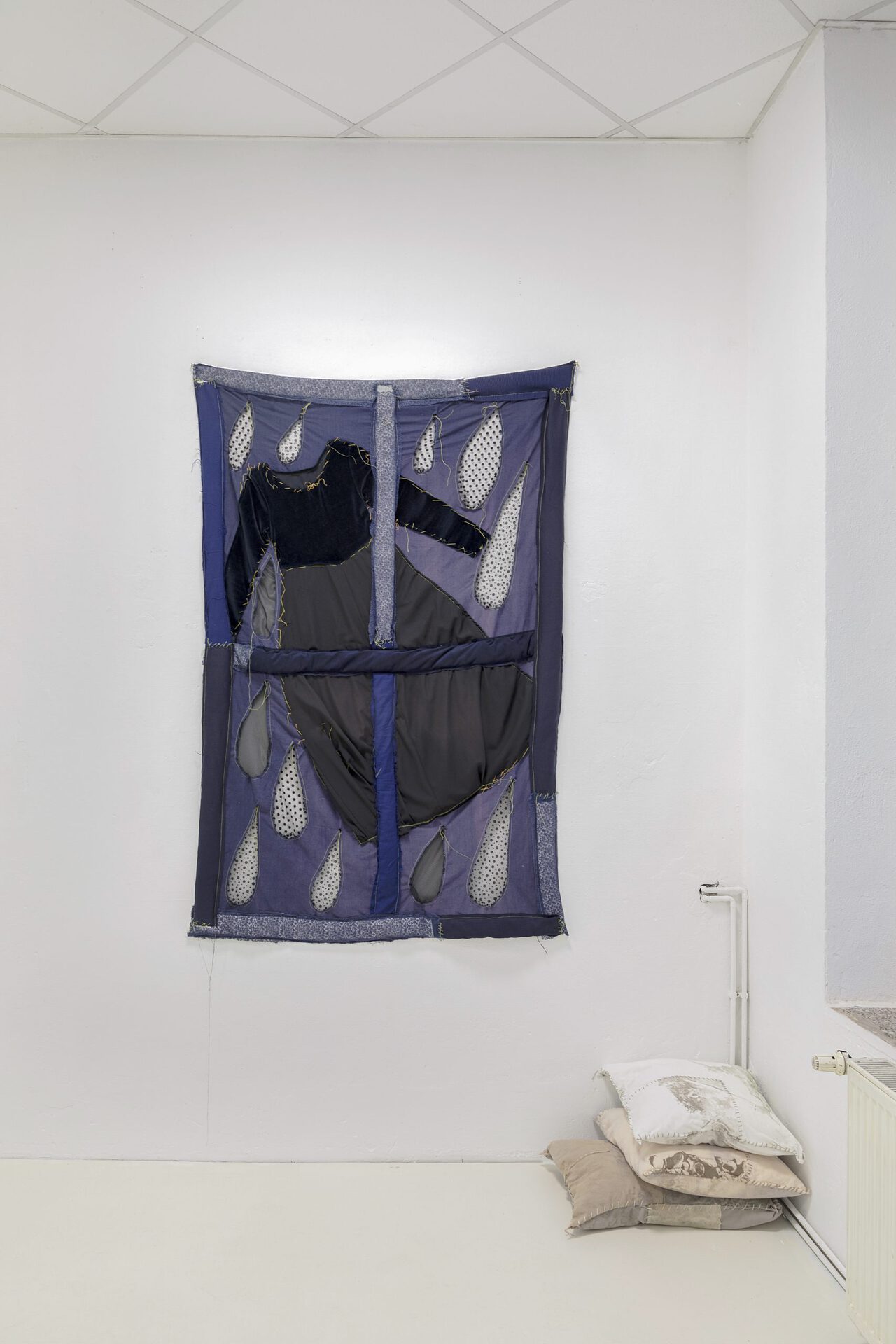 Anna Hostek / COCO'S WINDOW / 2019 / collected textile / more info @ www.fonda.space