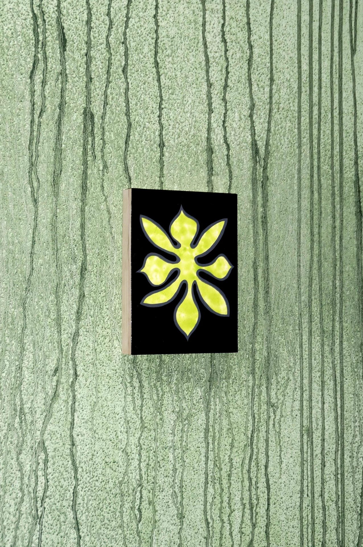 Igor Fouqueray, Sun flower (toxic), 2021, acrylic, lacquer on wood,14x20cm