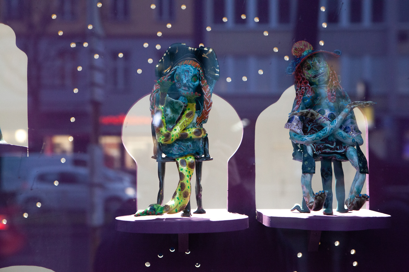 Emily Hunt, Malplaquetstraße 19, 13347 Berlin, 2020 & Amsterdamer Str. 22, 13347 Berlin, 2020. Galzed Stoneware with gold lustre and paint details. Sizes variable