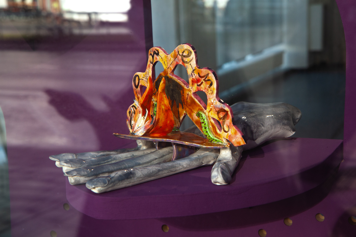 Emily Hunt, Café Morena, 2021 Two parts – Hand: 18cm L x 14 cm H x 3 cm W Ring: 14 cm L x 12 cm H x 7 cm W Glazed stoneware with gold lustre