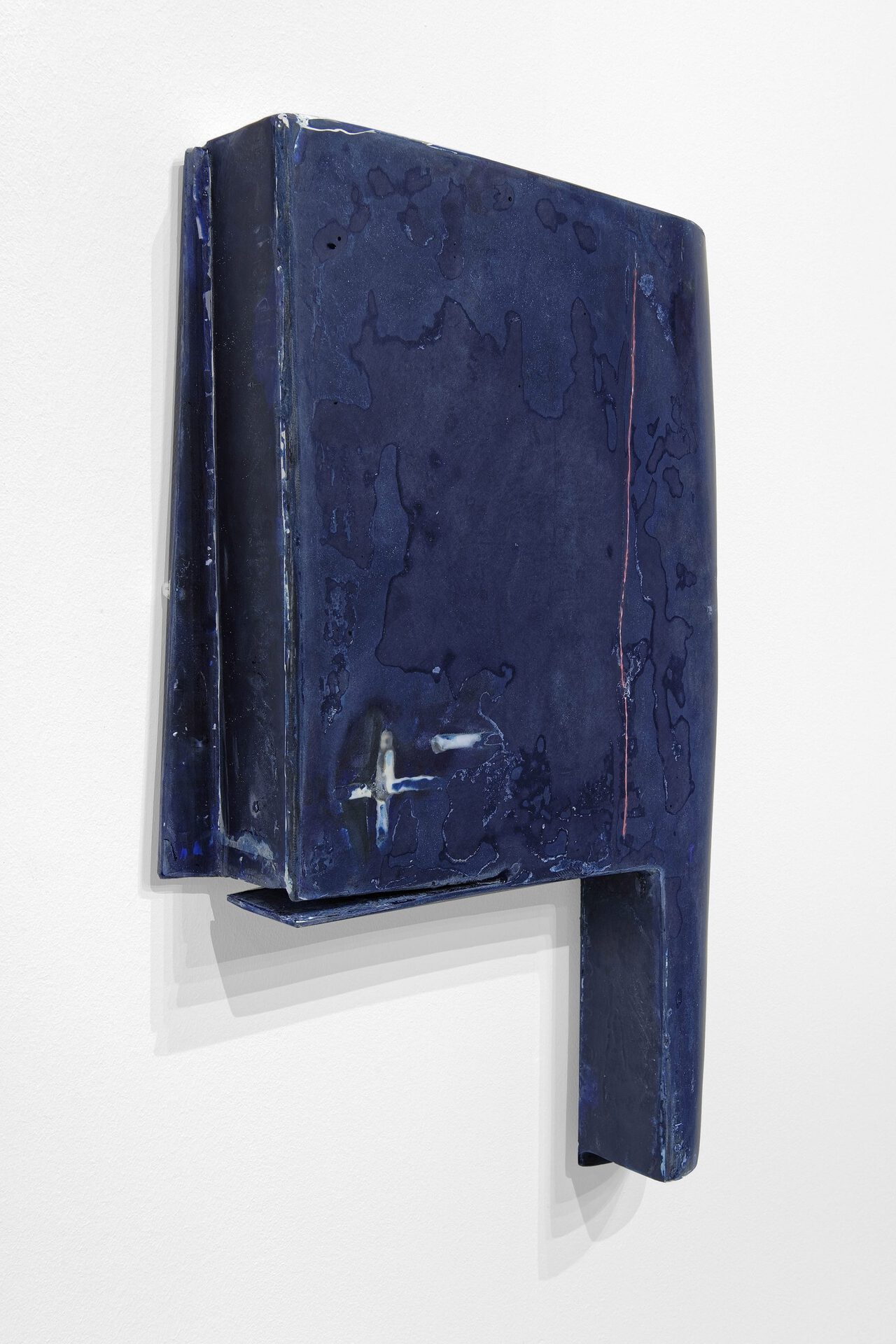 Margot Pietri, nightfall,  2020, fiberglass, epoxy resin, pigments, gouache, 40 x 55 x 10 cm