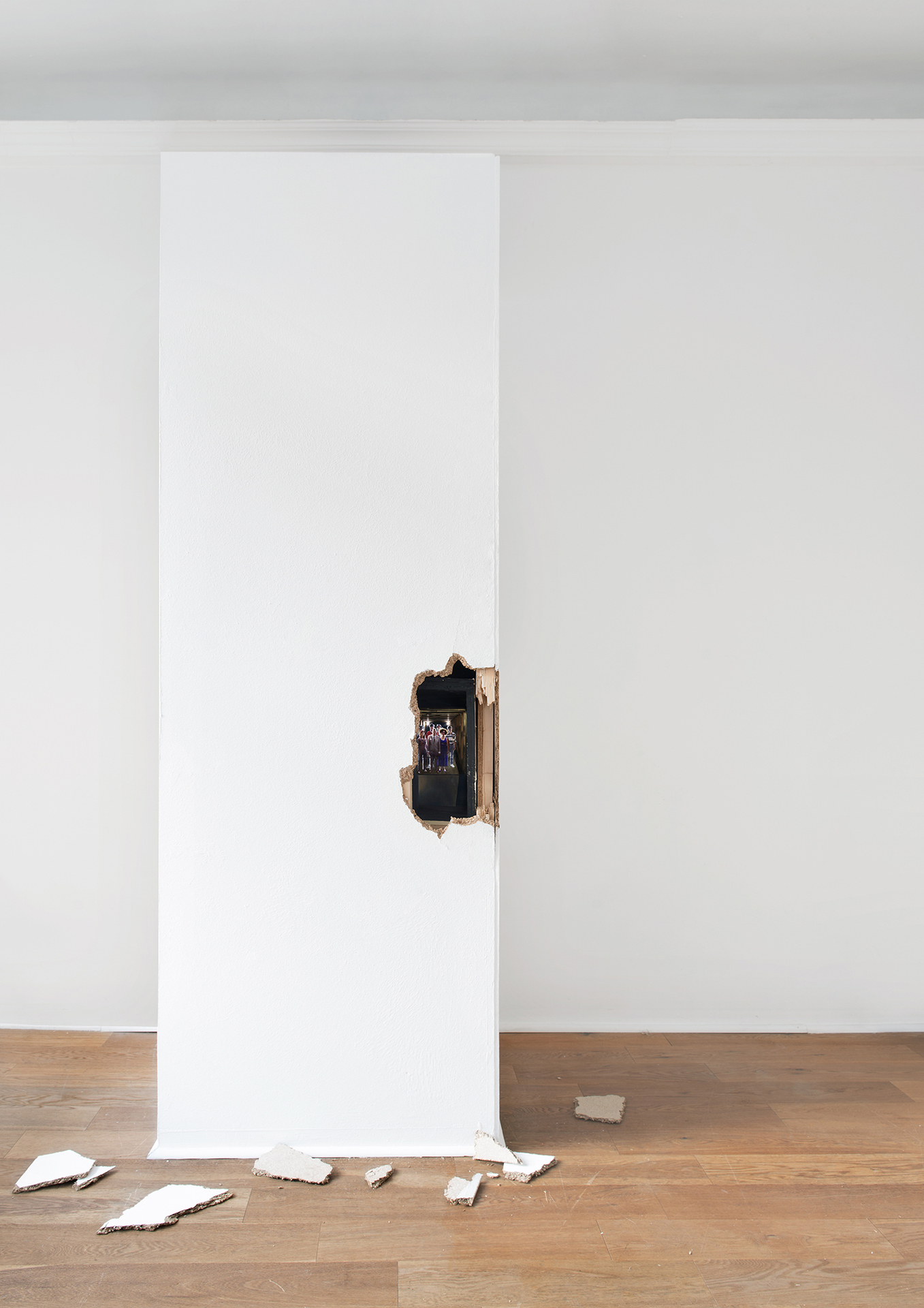 Sonja Nilsson, AAAAAUUTHHHENTENTICITYYYY, 2019, various materials, 250 x 85 x 89 cm