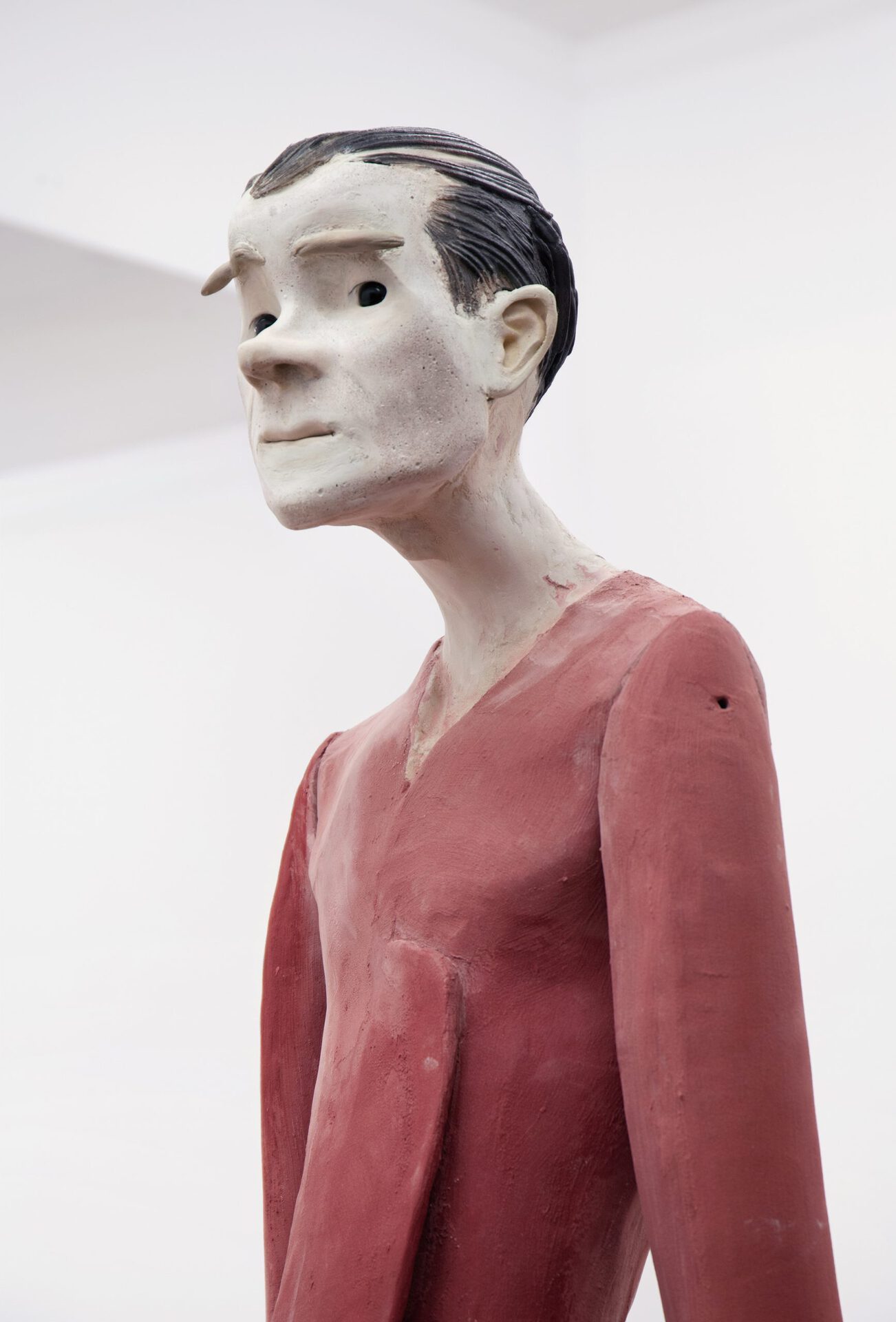 Detail: Manuel Cornelius and Georg Thanner, Servant, 2021, plaster, concrete, foam, pigment, pumice powder, acrylic, polyethylenterephthalat, shellac, glass fibre, 207 x 128 x 55 cm, photo: Manuel Cornelius