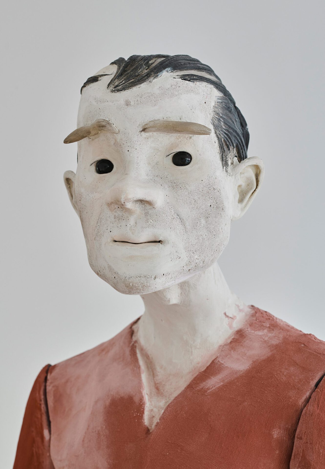 Detail: Manuel Cornelius and Georg Thanner, Servant, 2021, plaster, concrete, foam, pigment, pumice powder, acrylic, polyethylenterephthalat, shellac, glass fibre, 207 x 128 x 55 cm, photo: Kai Werner Schmidt