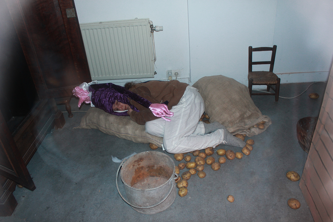 Angélique Aubrit, Indoors, family portrait, 2021