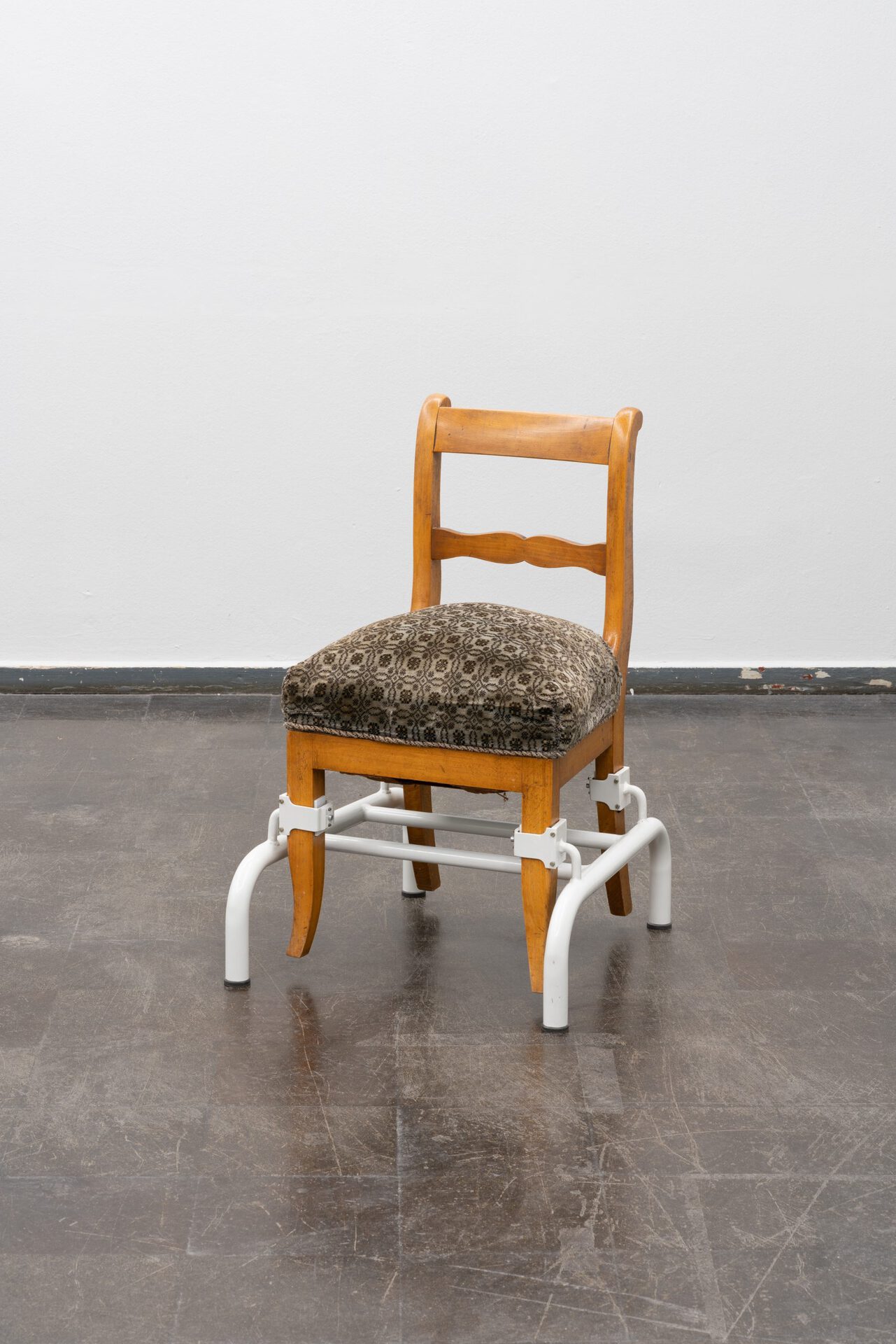Alexej Meschtschanow, Stuhl Nr. 9Q, 2019, chair, steel, lacquer, 93 x 68 x 54 cm