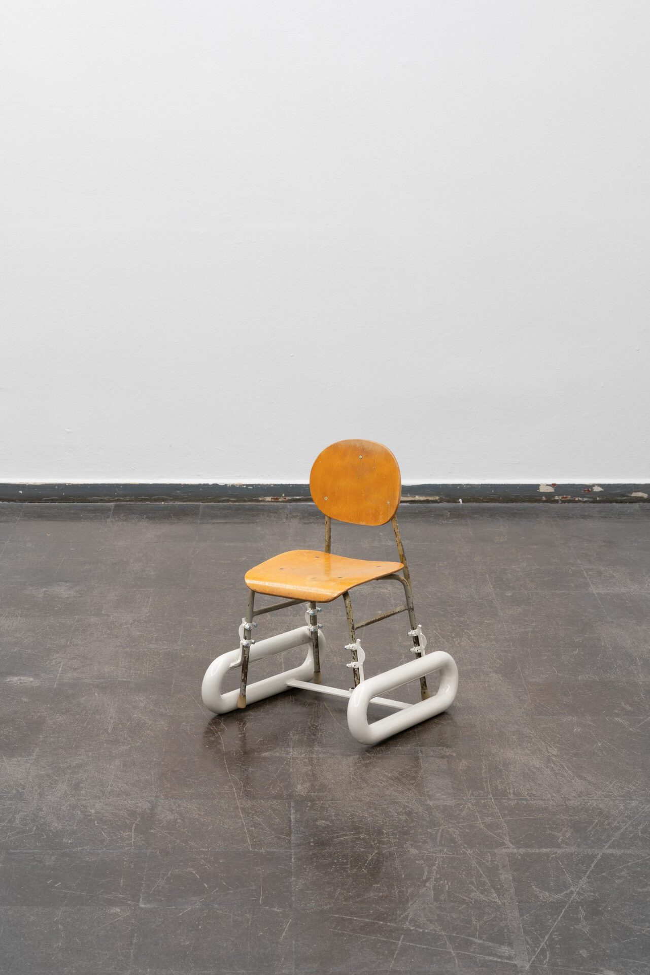 Alexej Meschtschanow, Stuhl Nr. 35, 2020, chair, steel, lacquer, 35 x 38 x 53 cm