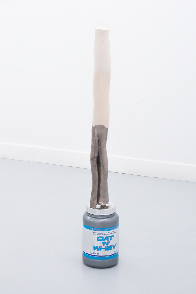 Charlotte Dualé, GO MAN GO, 2013, glazed ceramic and whey powder box , 105 x 25,8 cm