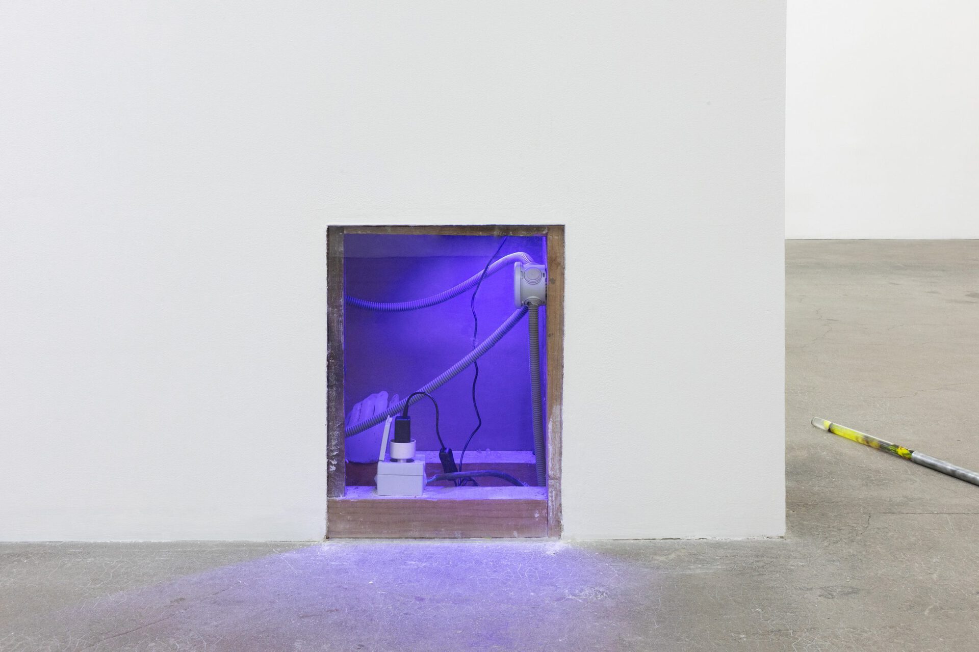 Maxime Bichon, L'enveloppe, 2021, installation, variable dimensions