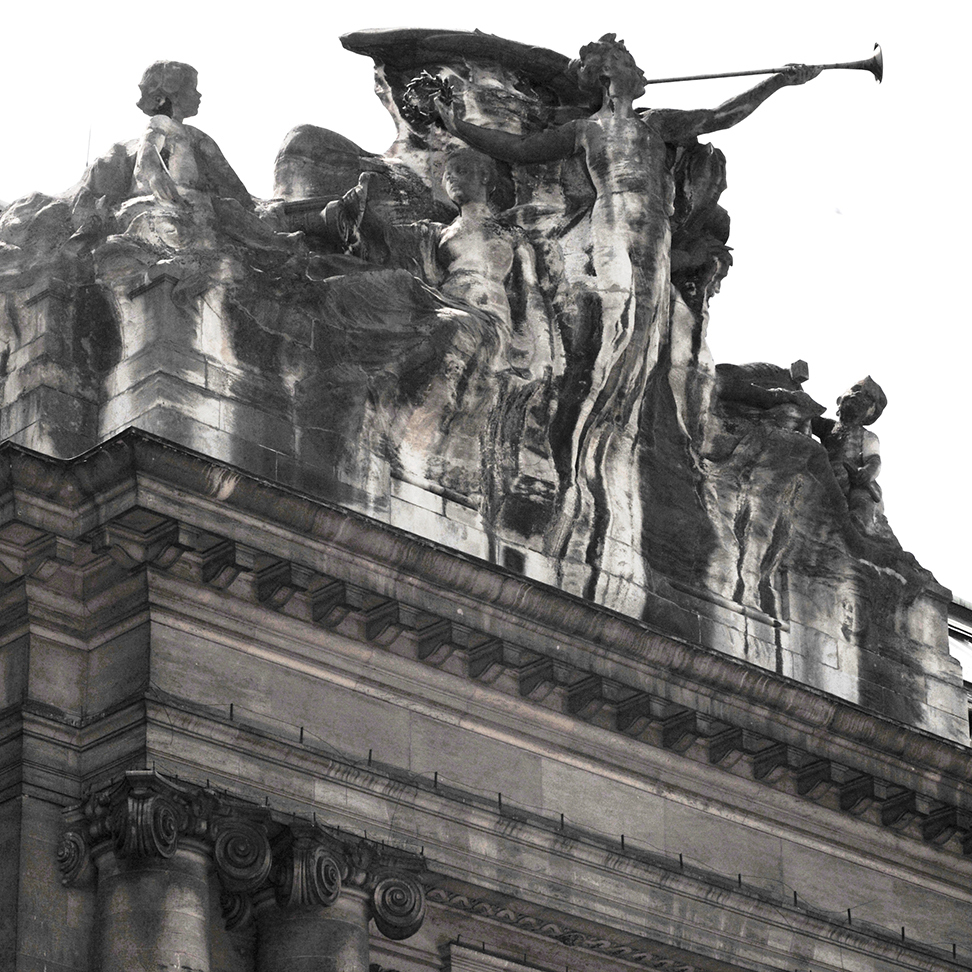 Promotion picture: pediment of the Geneva Museum of History and Art, Paul Amlehn, La Renommée blowing in her trumpet, 1910, sculpted group © Cécilia Maurice