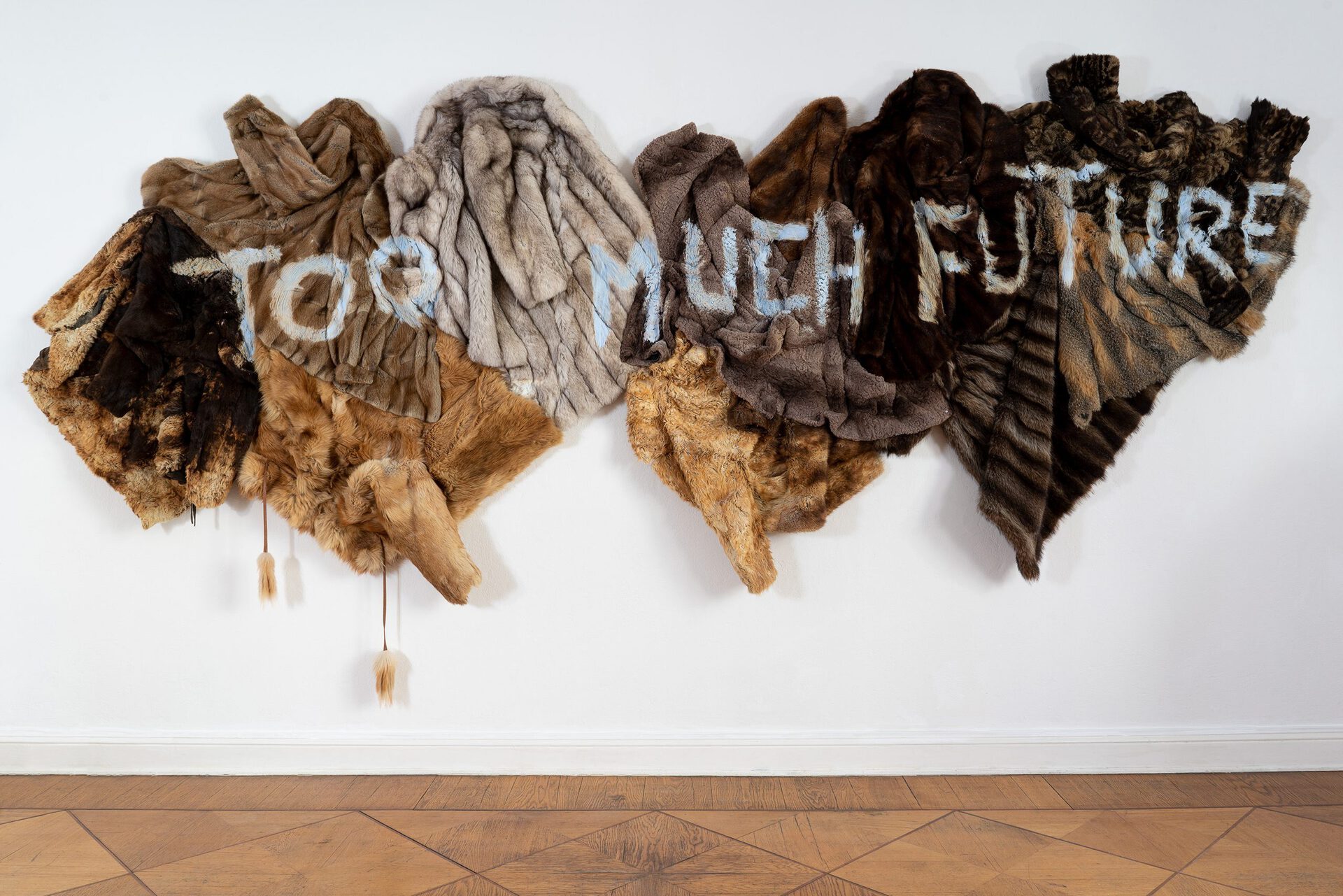 Rebekka Benzenberg, too much future, 2020, Fur coats and bleaching, 170 x 430 x 20 cm