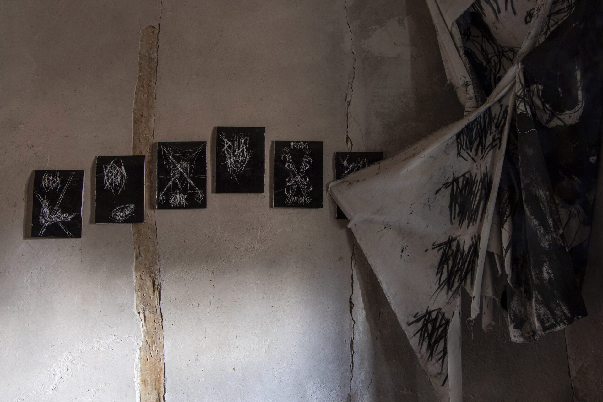 Carlos Zorromono, Procesos rituales y Hacer habitable el tiempo (Rito 2), installation view. Photo: Gabriel Santolaya