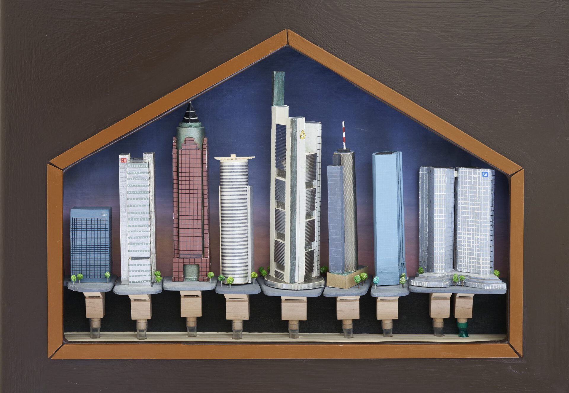 Niclas Riepshoff, Skyline Organ (Frankfurz), 2021, customized barrel organ, brass pipes covered with architectural models made from cardboard, aluminum foil and acrylic paint, customized punchcard „Wind of Change“, 100 x 80 x 60 cm