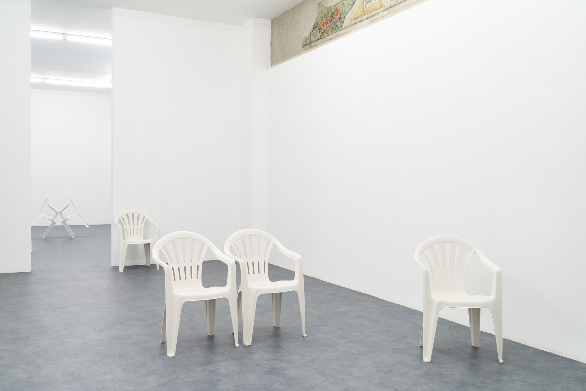 Installation view: Simon Laureyns, Sunbathing in the mud, 2021, A+B Gallery
