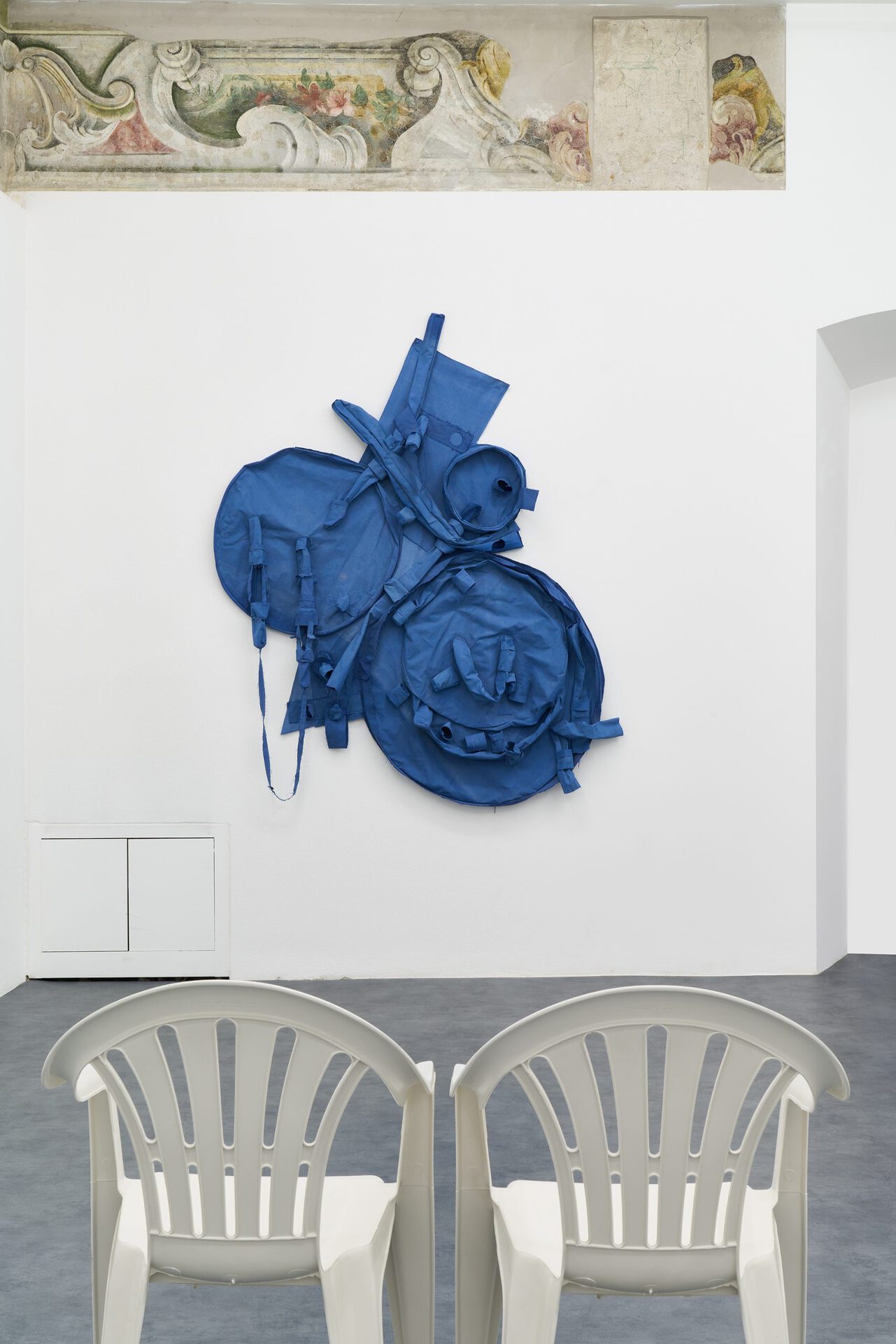 Installation view: Simon Laureyns, Sunbathing in the mud, 2021, A+B Gallery