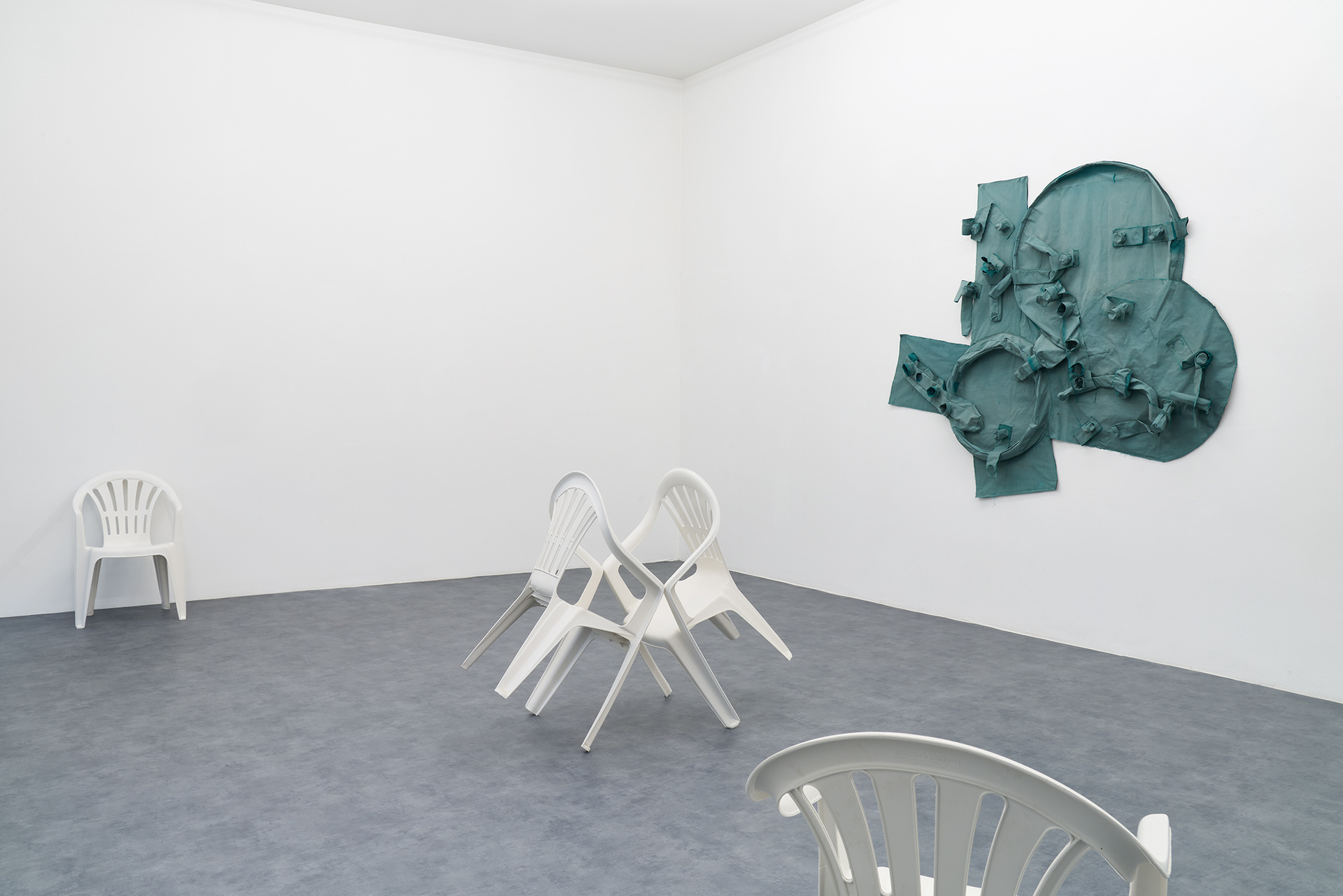 Installation view: Simon Laureyns, Sunbathing in the mud, 2021, A+B Gallery