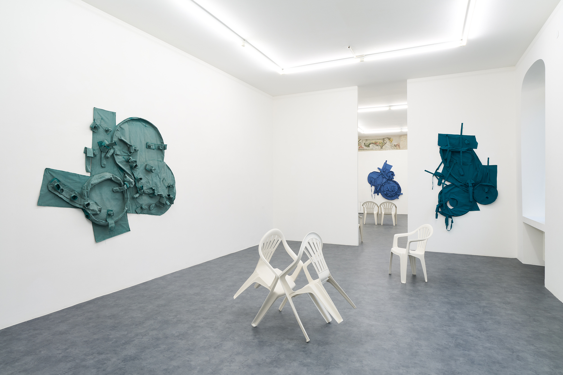 Installation view: Simon Laureyns, Sunbathing in the mud, 2021, A+B Gallery