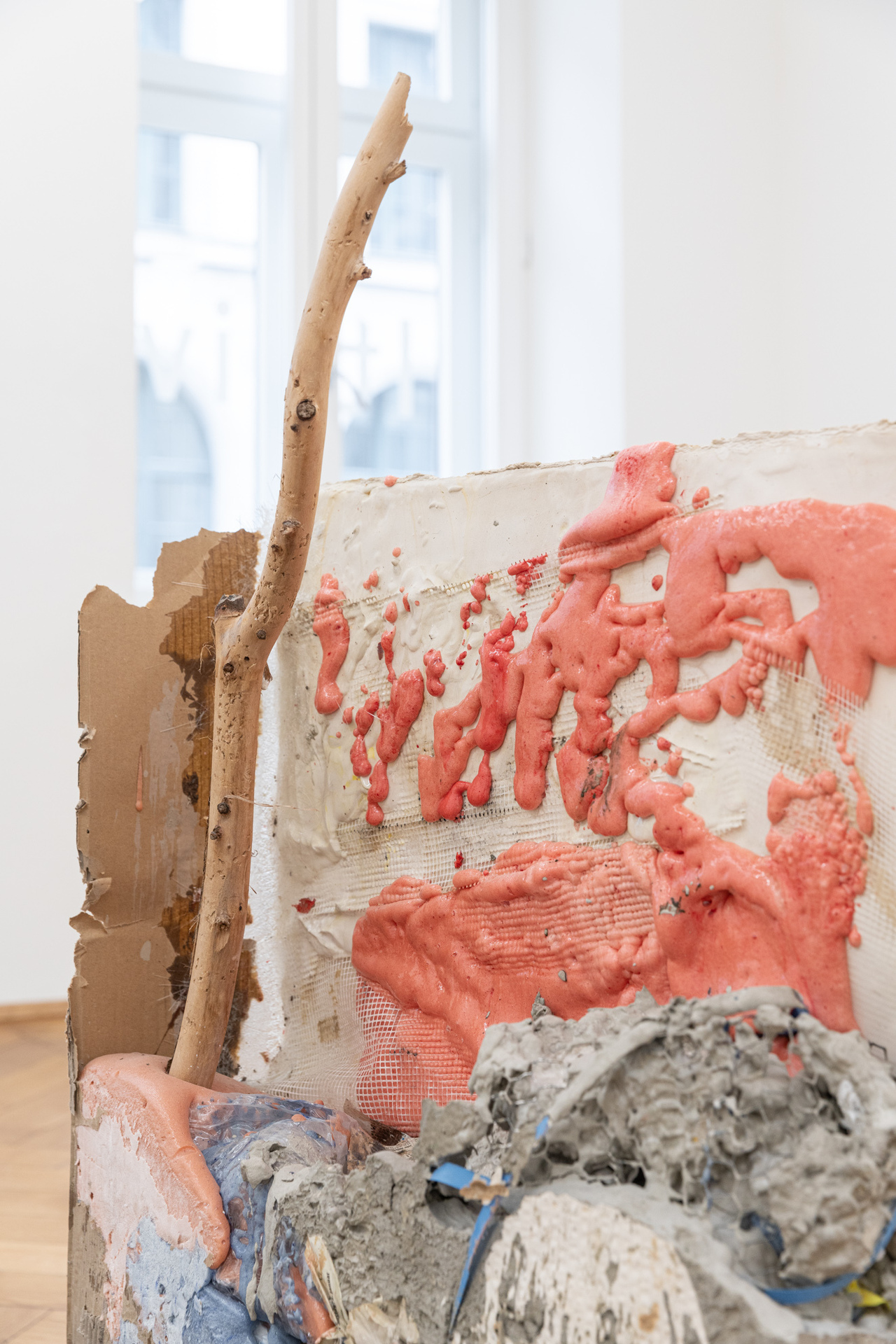 Patrick Ostrowsky, "funky, ich mag's (70-72)", 2020, branch, concrete, polyurethane foam, pigments, plaster, wire, cardboard, fiberglass, spray paint, strapping tape, scree, 71 x 65 x 18,5 cm