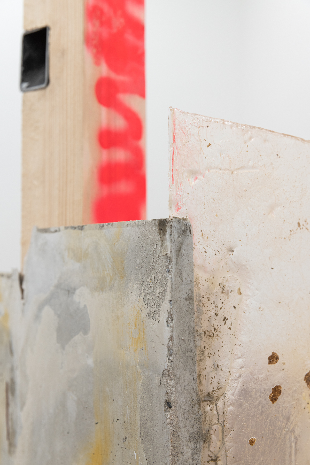Patrick Ostrowsky, "blubbern", 2021, polyurethane foam, wood, concrete, spray paint, polyurethane rubber, foamed plastic, wire, strapping tape, 58 x 30,5 x 2,5 cm
