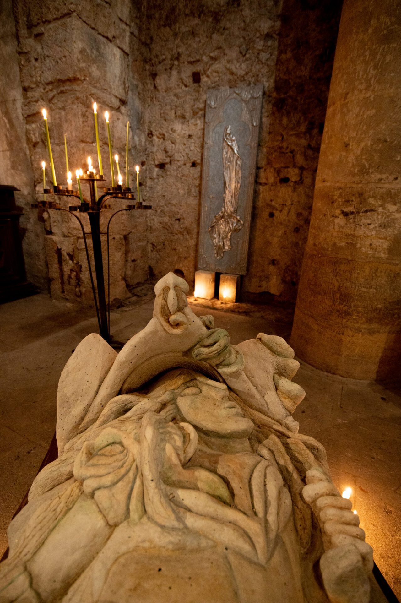 Exhibition view, Bella Hunt & Ddc,"Bella and Dante", 2020, stucco-lime, 200 cm x 80 cm, Jenna Käes, "Burial slabs (Two Hearts)", 2020, cast aluminium, 200 cm x 70 cm x 6 cm © James Ruffato, 2020.