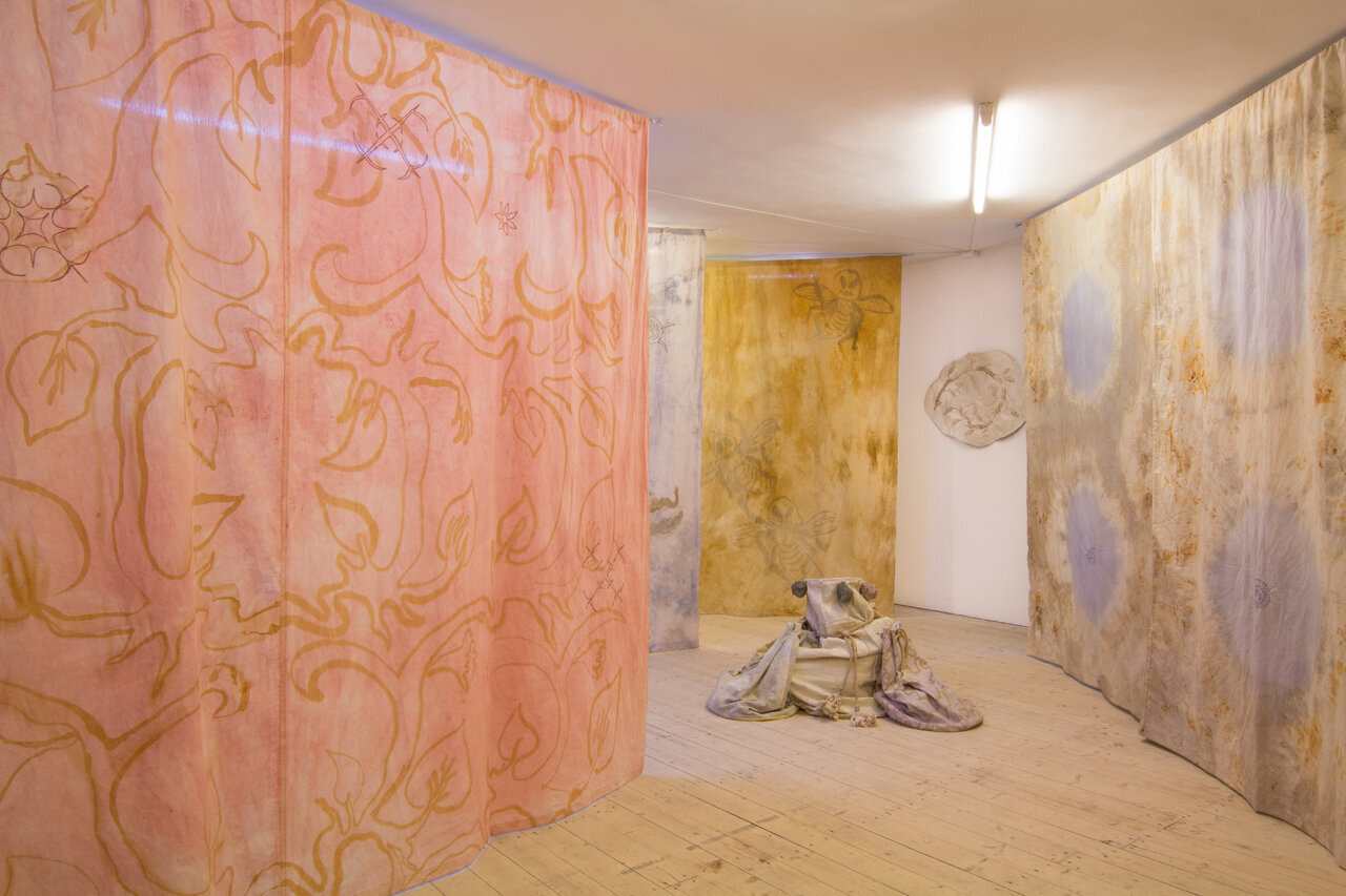 Anna Reutinger, Stuck in the same muck. Exhibition view at Editorial, Vilnius, 2021