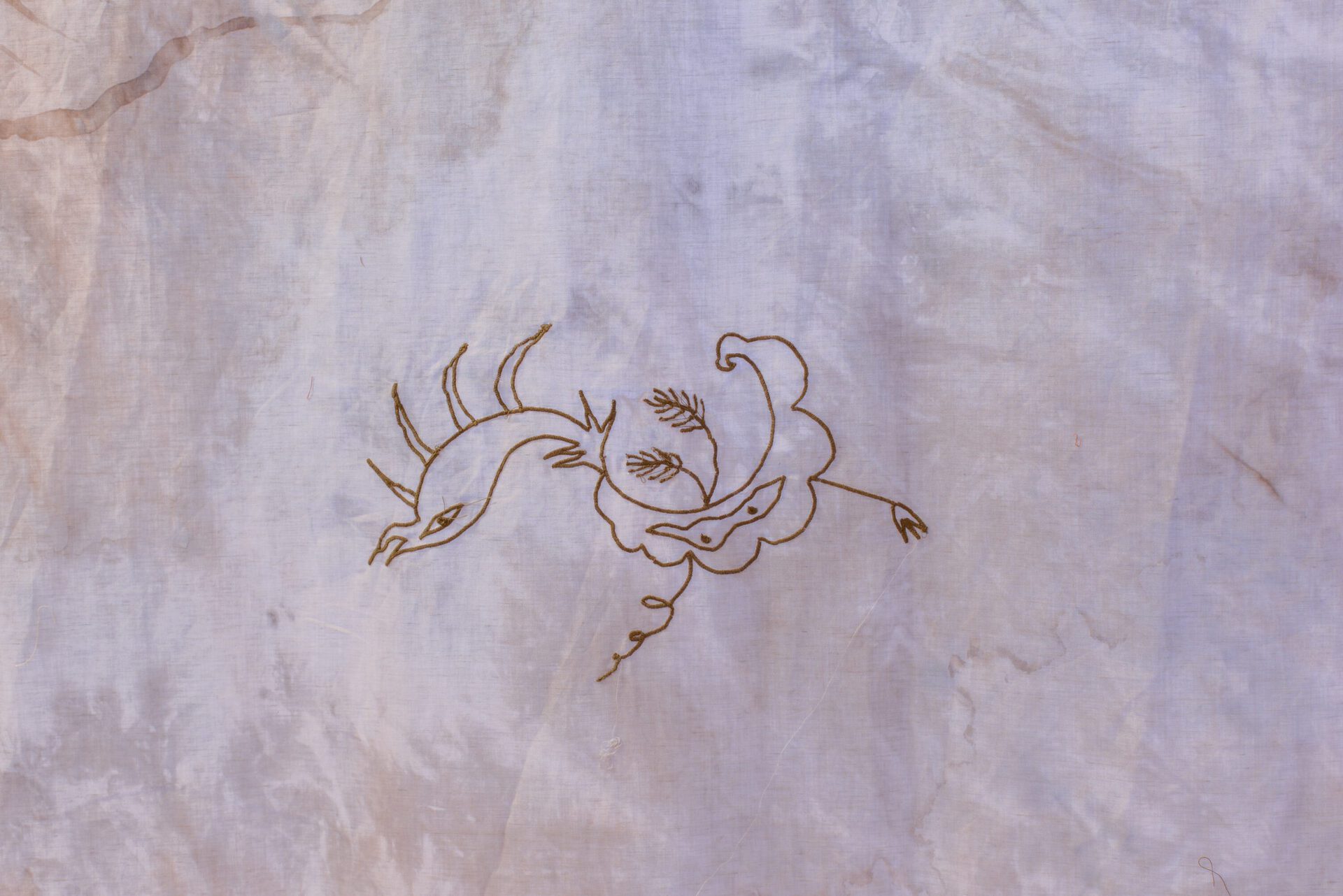 Anna Reutinger, Queer coquillage. Onion skins, hibiscus, madder, rust, iron, lichen, embroidery, cotton/linen, 2021