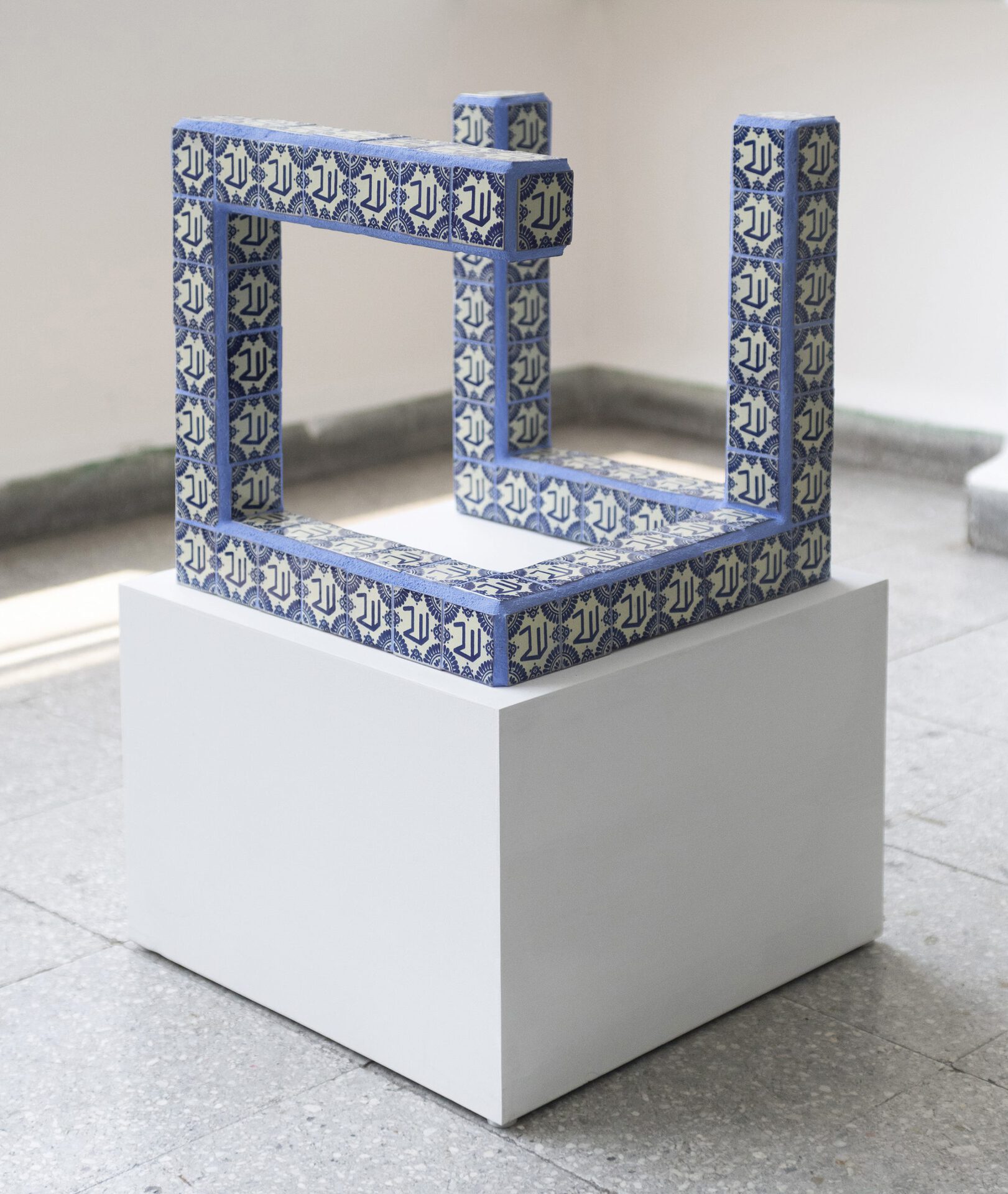 It is immediately evident that a square is a square and a cube is a cube (after Incomplete Open Cube No. 7/14 by Sol LeWitt, 1974) Pinewood, talavera tiles, tile joint filer 37 x 37 x 37 cm (14