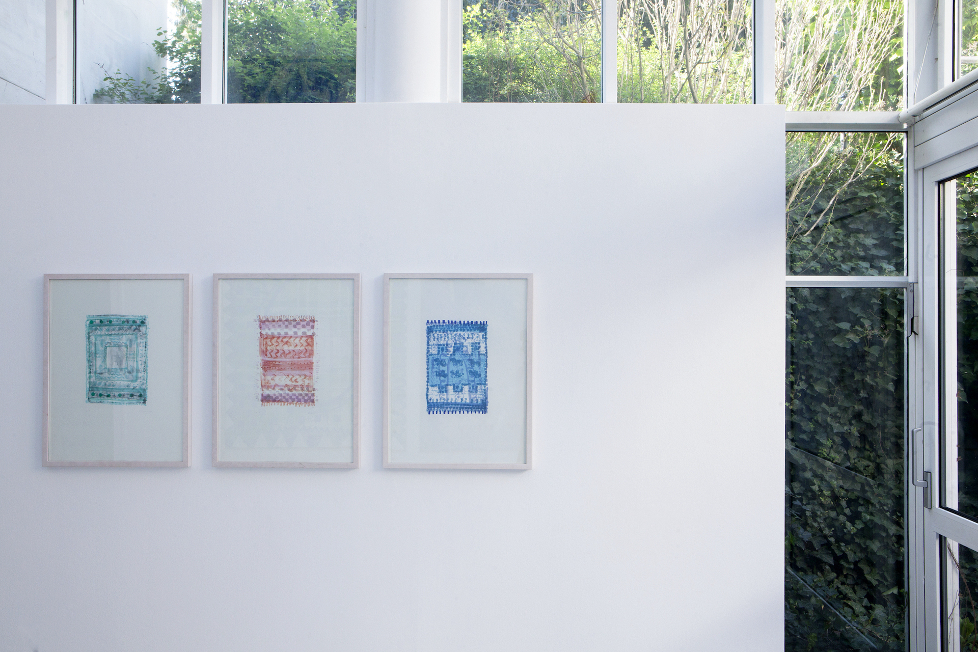 Anna Slobodnik, ›o.T‹, Zyklus Teppiche, 2020, oil on canvas, exhibition view: WERK.STOFF Painting Award, Heidelberger Kunstverein, 2021. © Markus Kaesler & HDKV Courtesy the artist