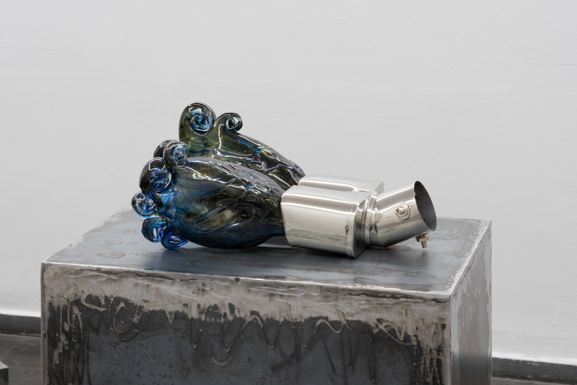 ALANA LAKE, Smokin’, 2020 Metal and hand blown glass 40 x 17 x 15.5 cm