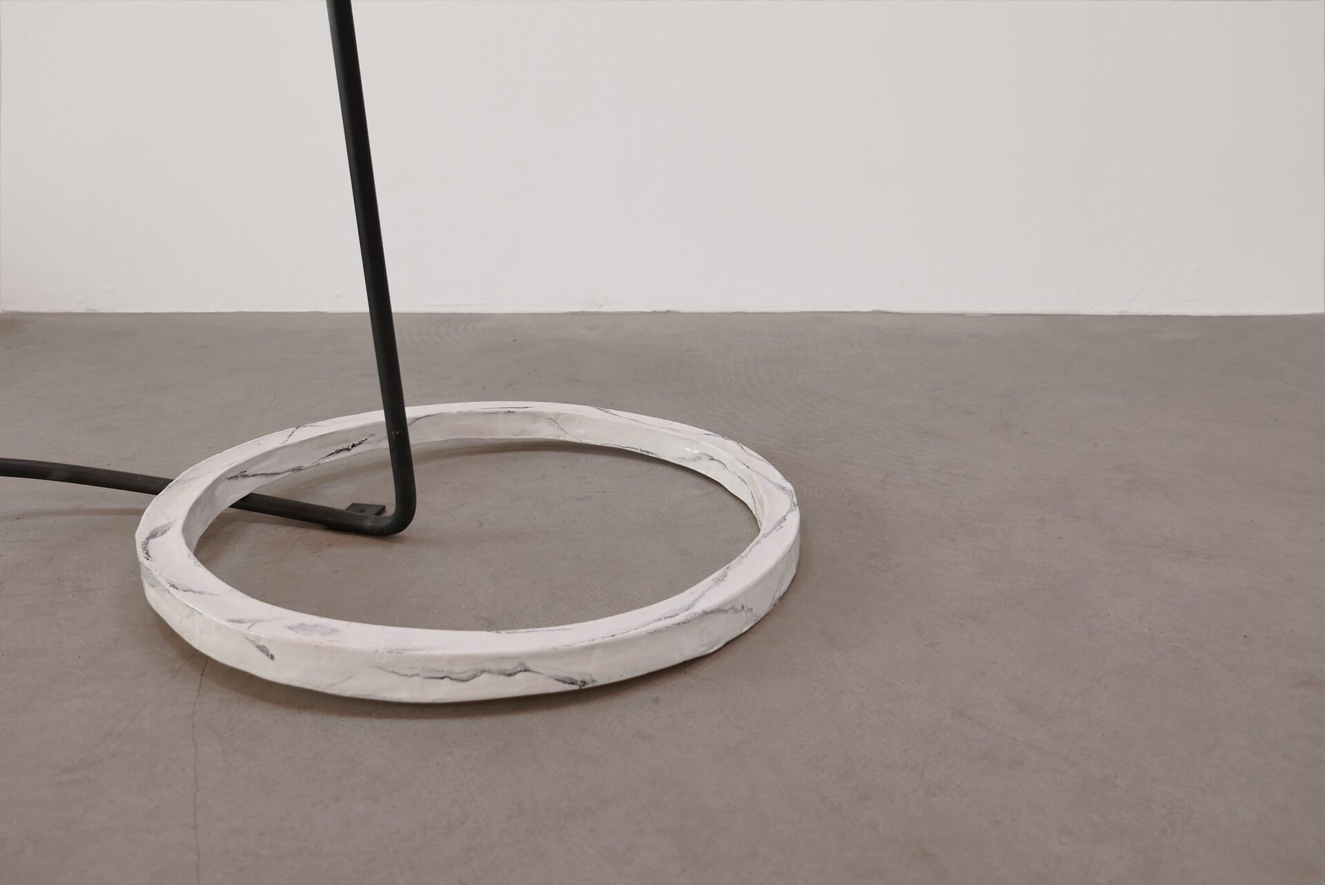 Lisa Tiemann, Agreement, 2018, ceramic, glaze, Ø 62 cm