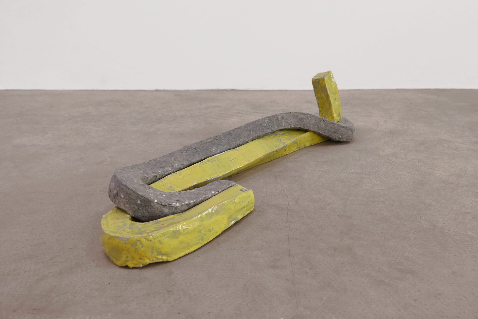 Lisa Tiemann, COUPLES XXV, 2020, ceramic, glaze, paper mâché, 76 x 19 x 17 cm