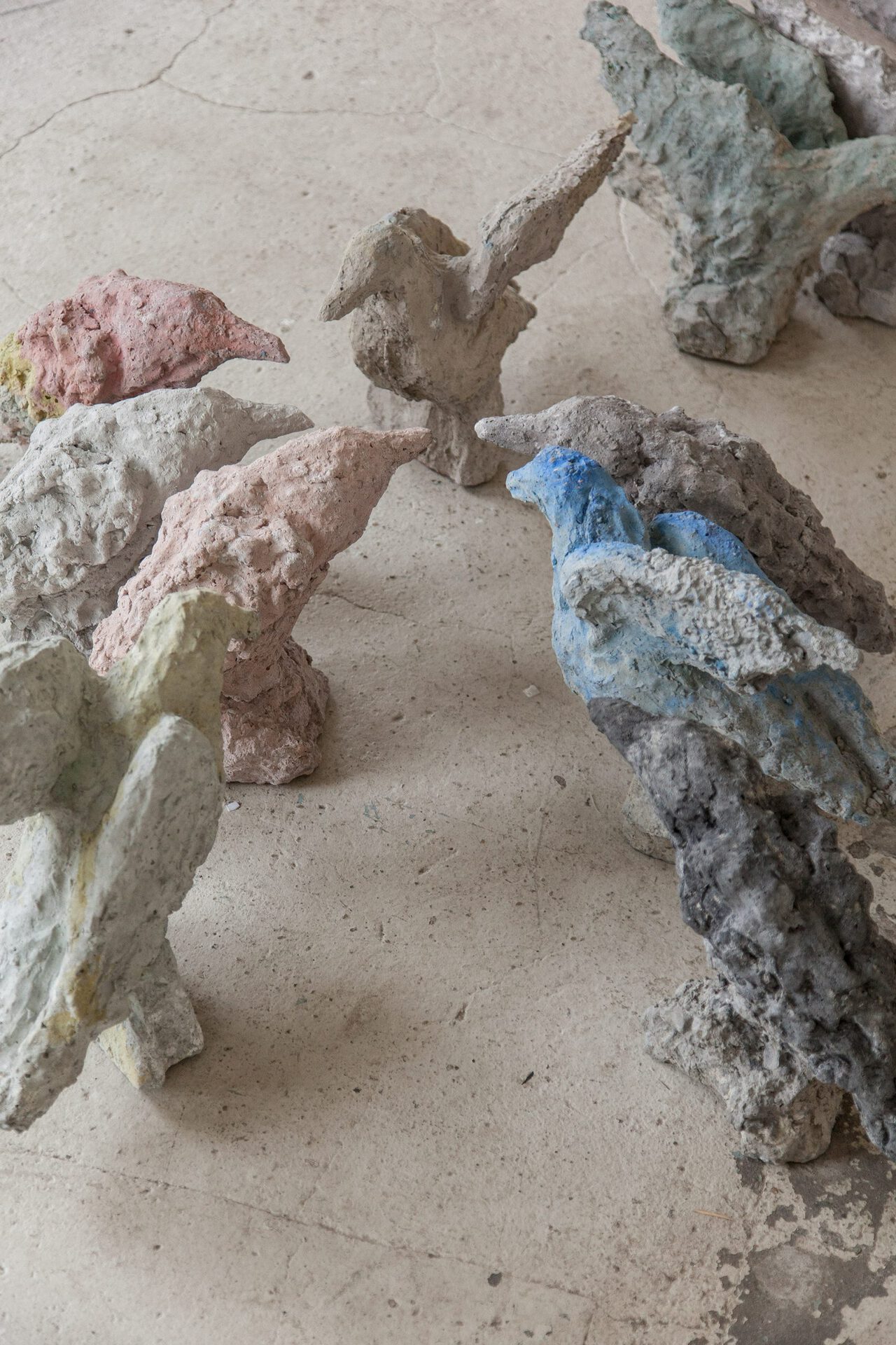 Gaëlle Leenhardt, BIRDS: concrete, pigments, edition of 111 pieces, various dimensions (around 30x38cm), 2021