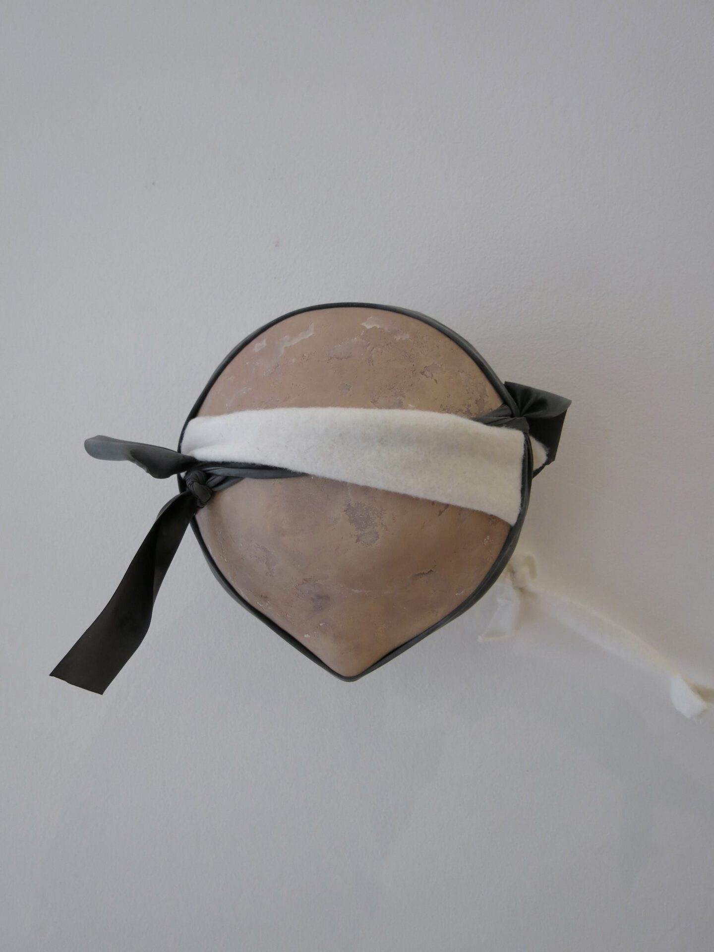Cécile Bouffar, detail, Sacrificielle (5), 2021