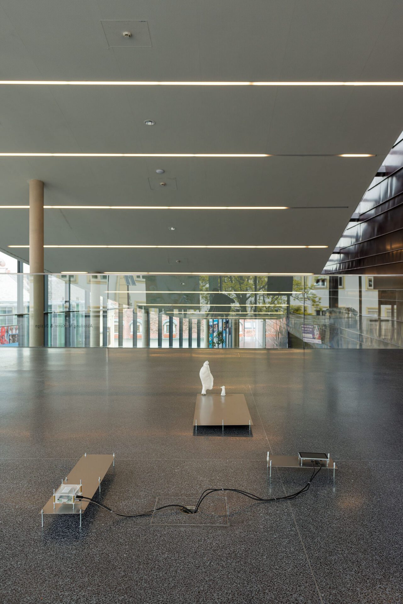 Hanna Besenhard / Throwing coins into a fountain / iron, aluminium, plastic, video loop