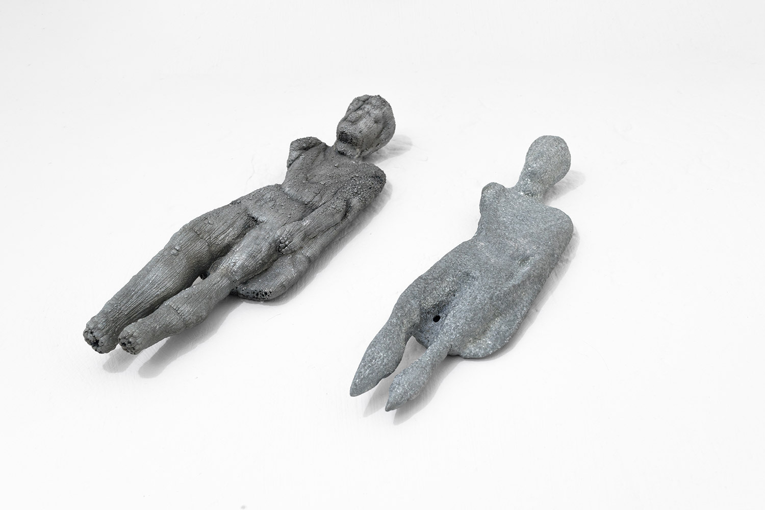Namsal Siedlecki, Viandante, 2020, two zinc sculptures, variable dimensions. – Photo L.A.L.D.