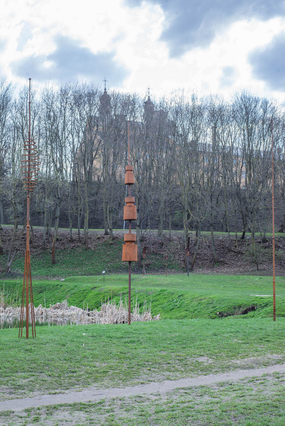 Rafal Piesliak, Antennas, 2020, steel, 300 x 40 x 40 cm