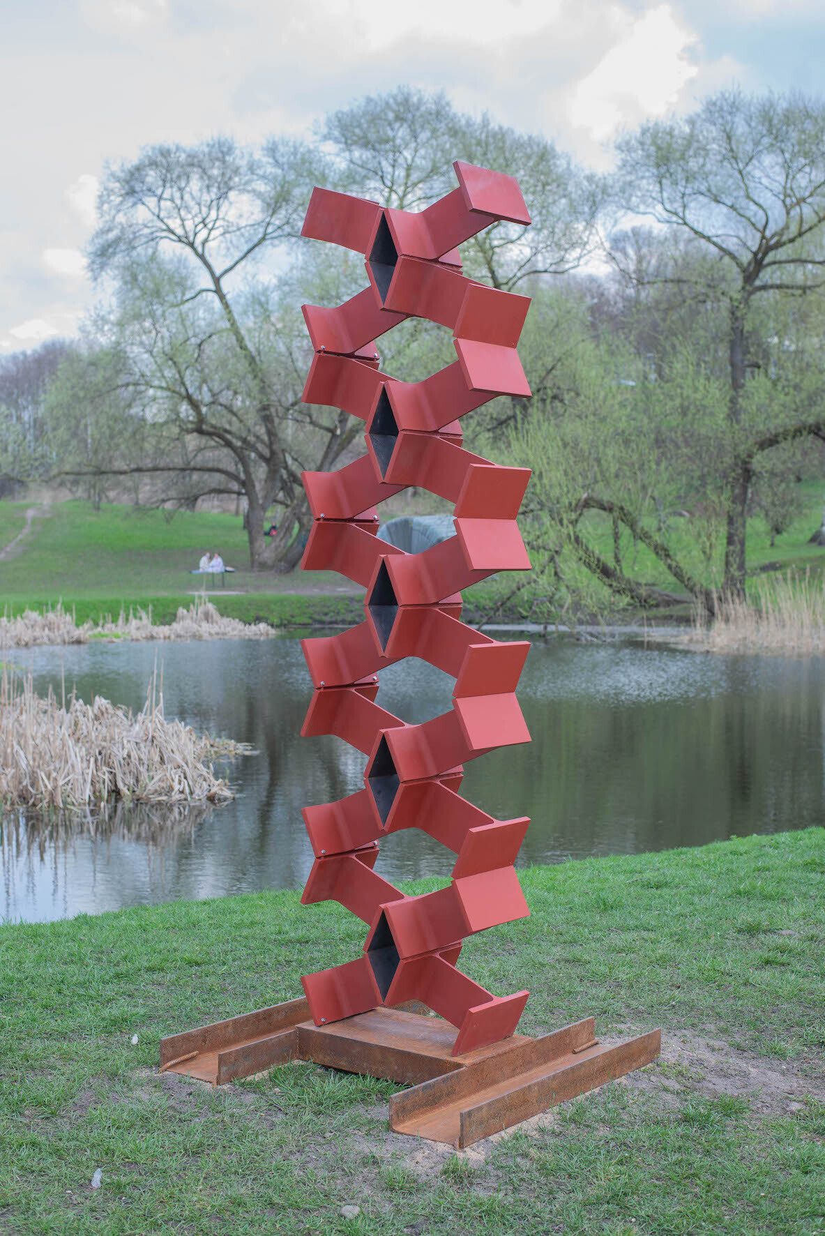 Rimantas Milkintas, Columna, 2020, steel beam, fastening elements, 240 x 100 x 100 cm