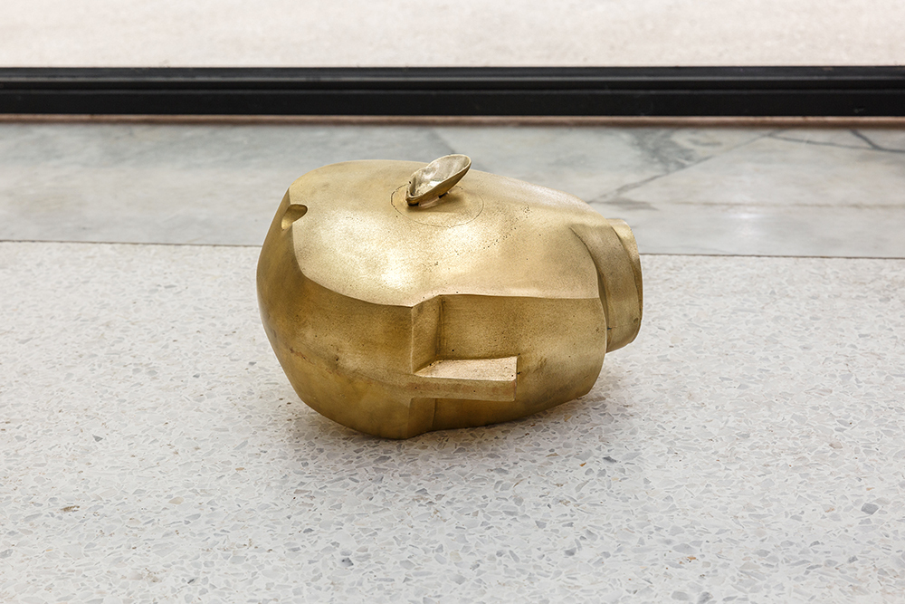 Athanasios Argianas, Binaural Head (resting, mussel, neumann), 2020, Bronze, 27 x 13 x 20 cm.