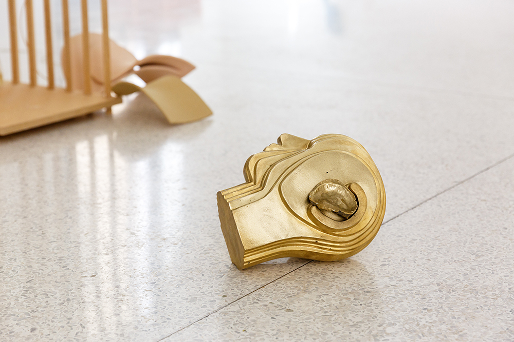 Athanasios Argianas, Binaural Head (resting, spiny oyster, AKG), 2020, Bronze, 27 x 15 x 23 cm.
