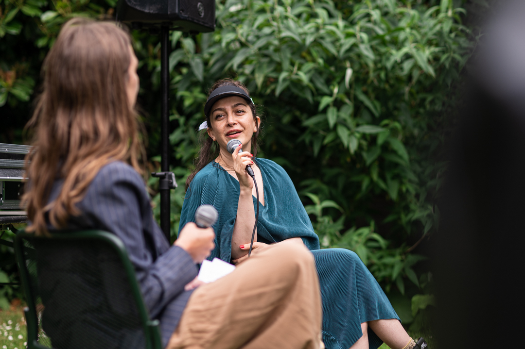 Nazila Kivi in conversation with curator Ida Schyum.Photo from the opening by Niels Vogensen Biasevich