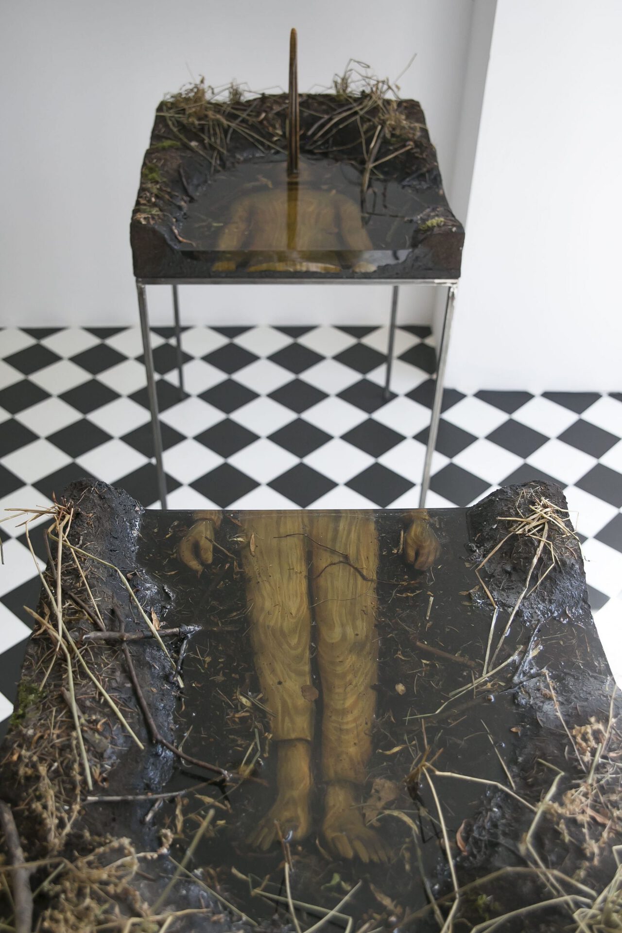 Alicja Pakosz, Kissing the mirror, 2021, "Pinokio" 120x60cm, object