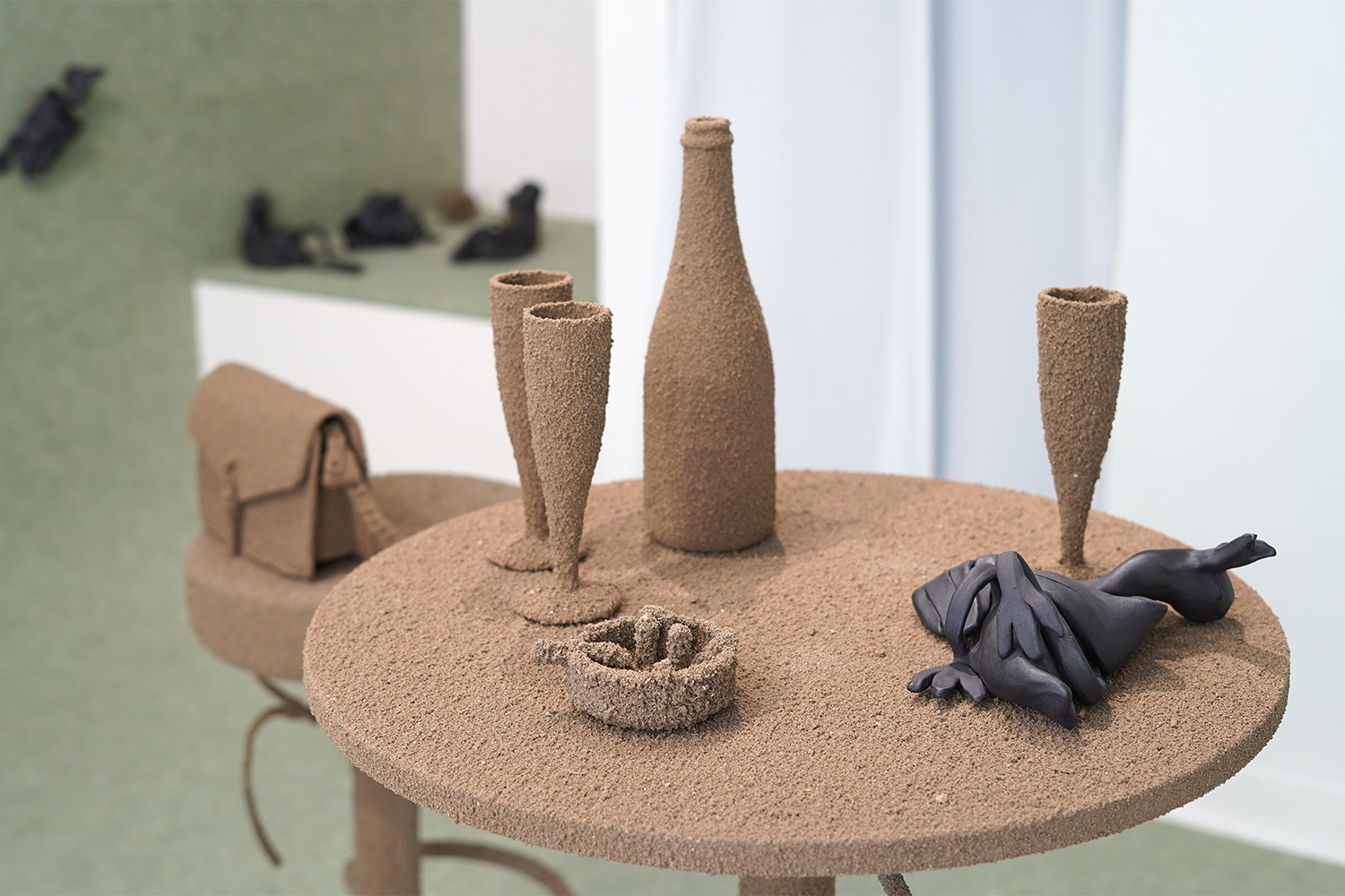 Louise Porte, Make the knees move again, 2021, ceramics + Harold Lechien, Lendemain de veille, 2021, furniture and sanded objects