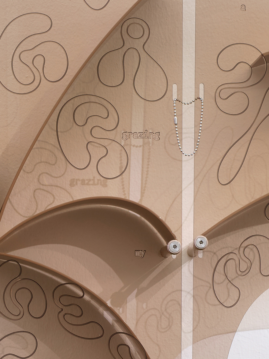 Lena Marie Emrich, Longing for a strangers shoulder grazing my chest, 2021, detail