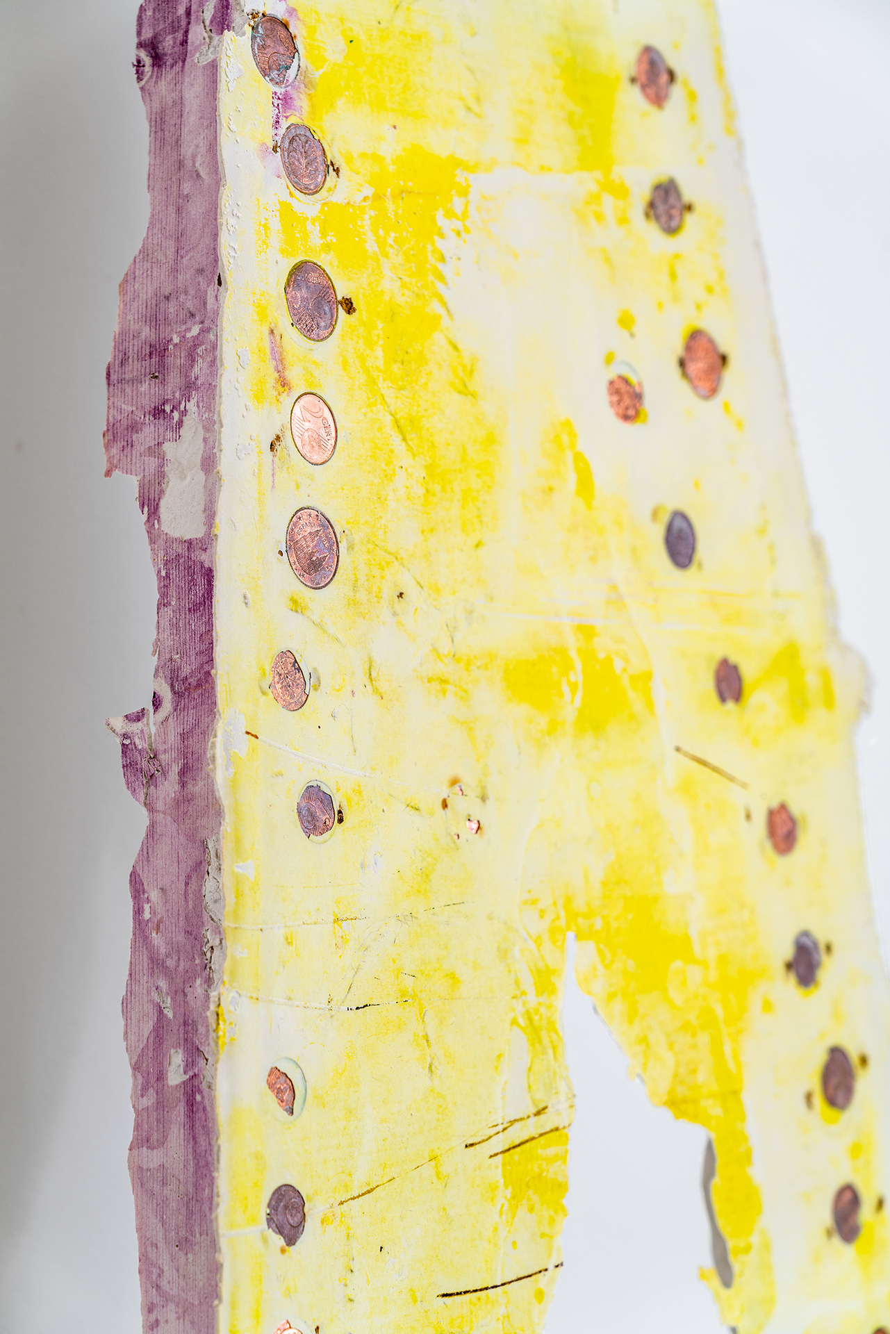 Lotta Bartoschewski, “Spracherwerb” (detail), plaster, ink, coins, clay, 199 x 150 x 80 cm, 2021