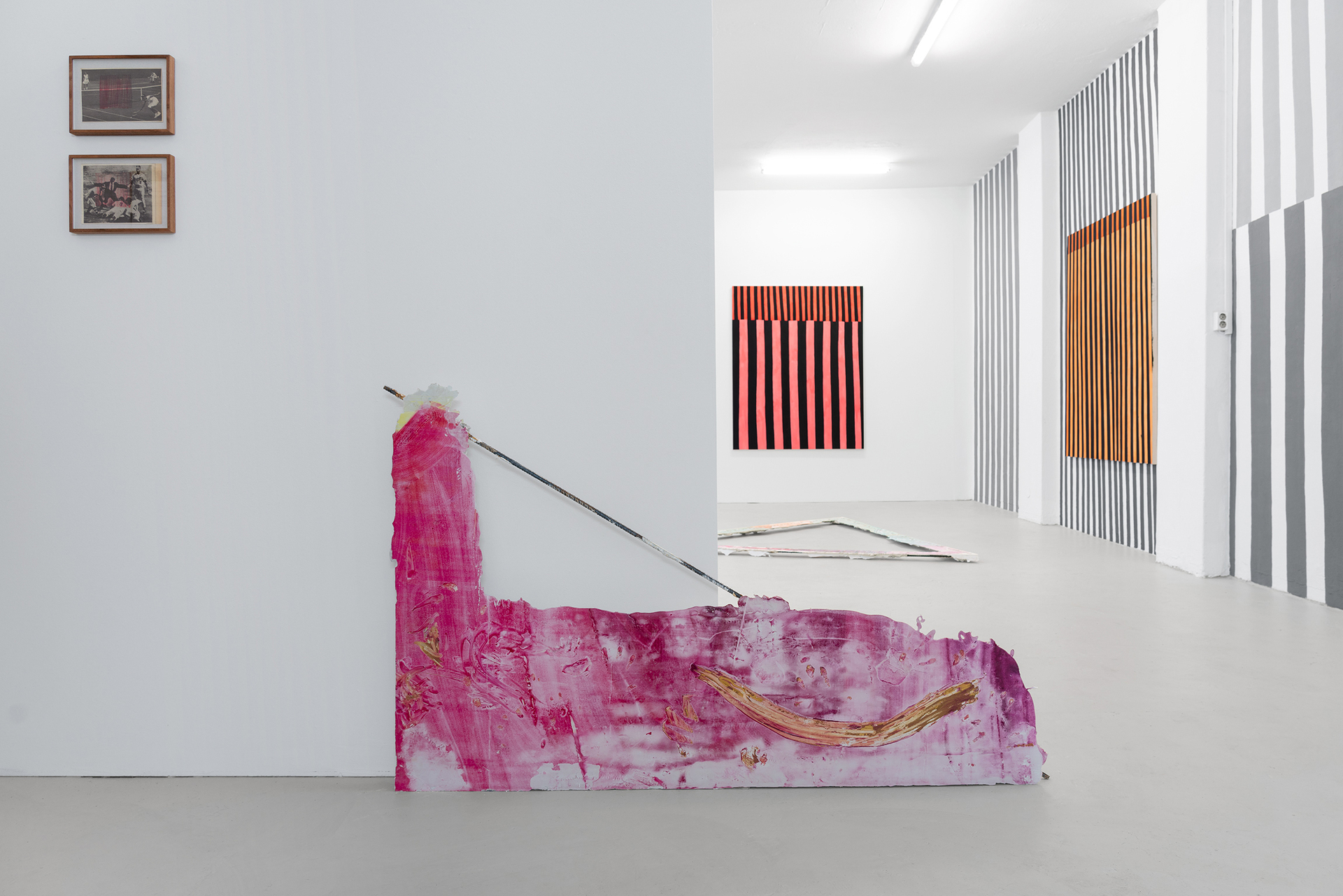 Front: Lotta Bartoschewski, “Gymnastik”, plaster, ink, clay, 110 x 150 cm, 2021